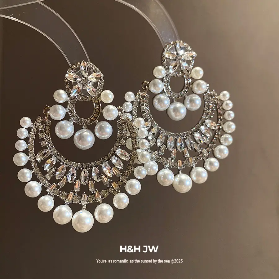 Silver Needle Inlaid with Diamonds and Pearl Flower Pendant Earrings, European and American Retro New Fashion Earrings, Light Luxury and High-End Earrings for Women