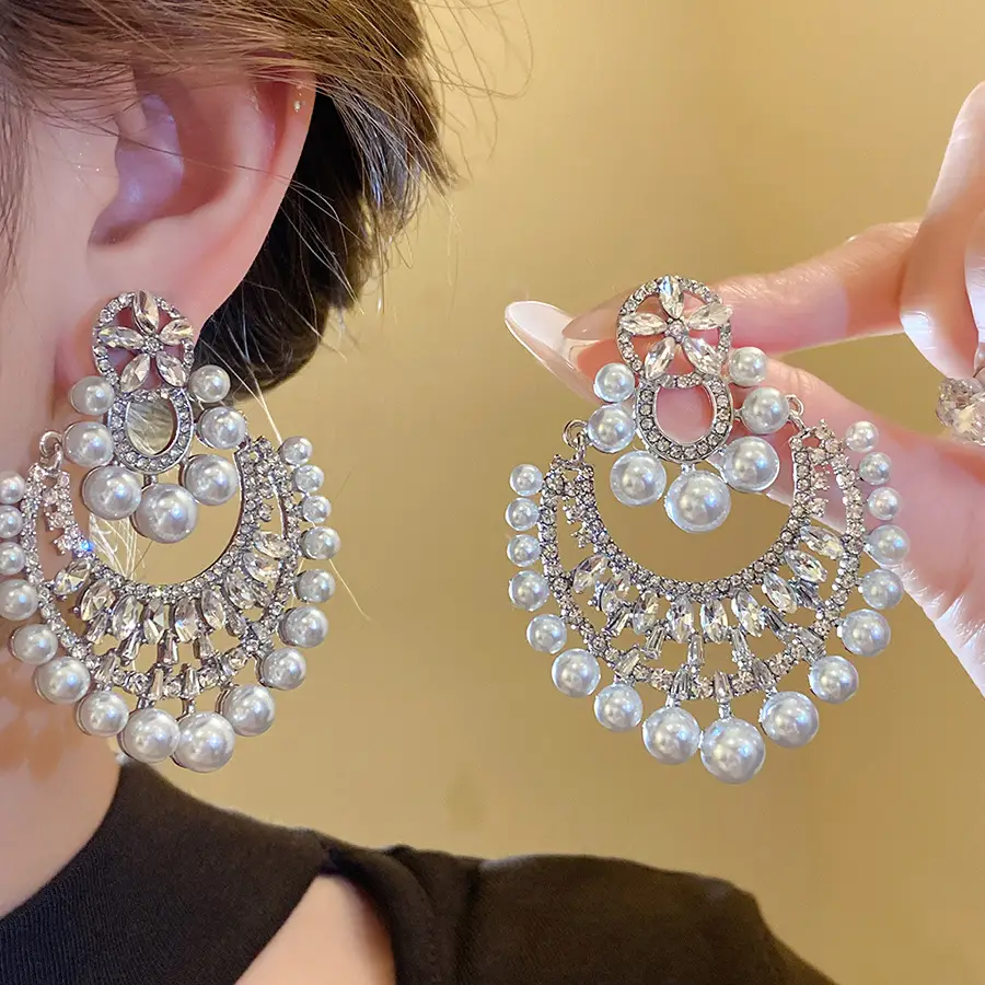 Silver Needle Inlaid with Diamonds and Pearl Flower Pendant Earrings, European and American Retro New Fashion Earrings, Light Luxury and High-End Earrings for Women — feature 2