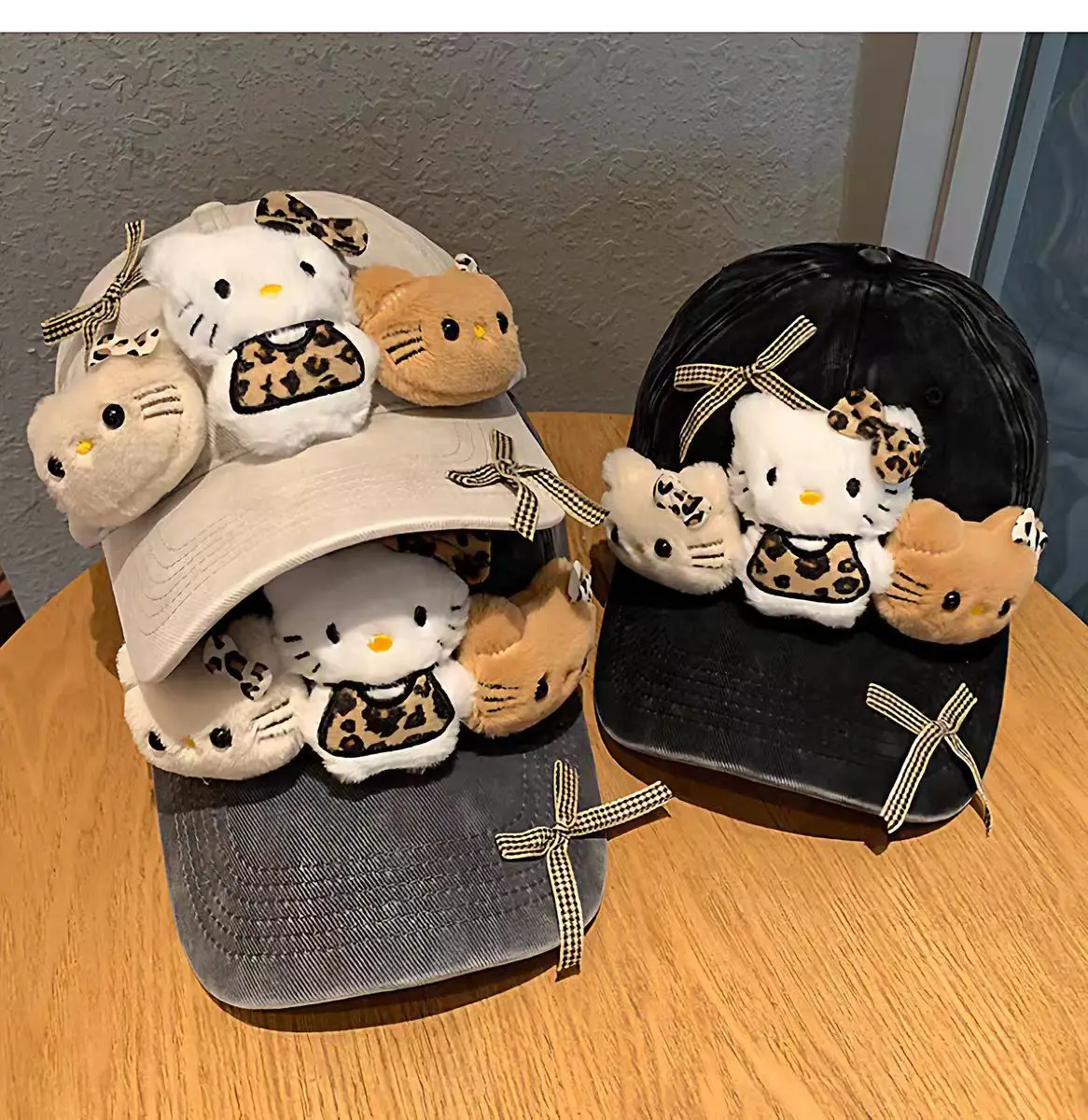 Hello Kitty Cartoon Cap for Women with Cute Accessories — feature 3