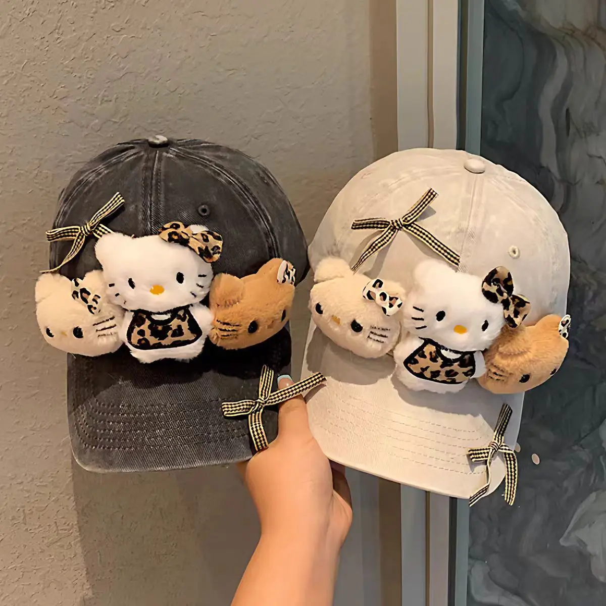 Hello Kitty Cartoon Cap for Women with Cute Accessories — feature 4