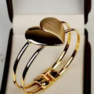 Gold Heart-Shaped Double Heart Bracelet for Women — feature 4