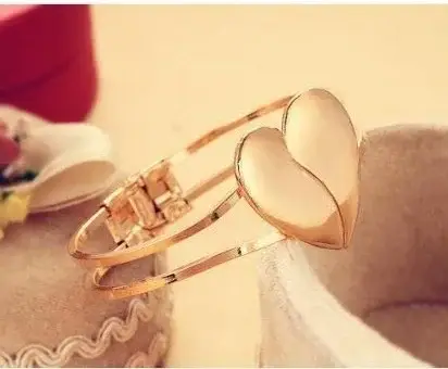 Gold Heart-Shaped Double Heart Bracelet for Women — feature 5