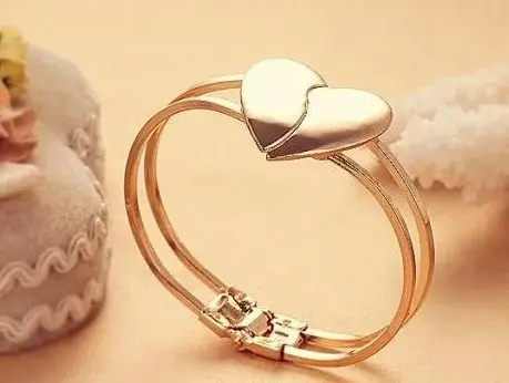 Gold Heart-Shaped Double Heart Bracelet for Women — feature 7