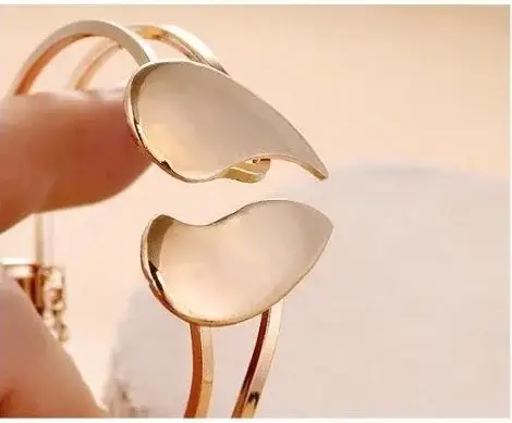Gold Heart-Shaped Double Heart Bracelet for Women — feature 8