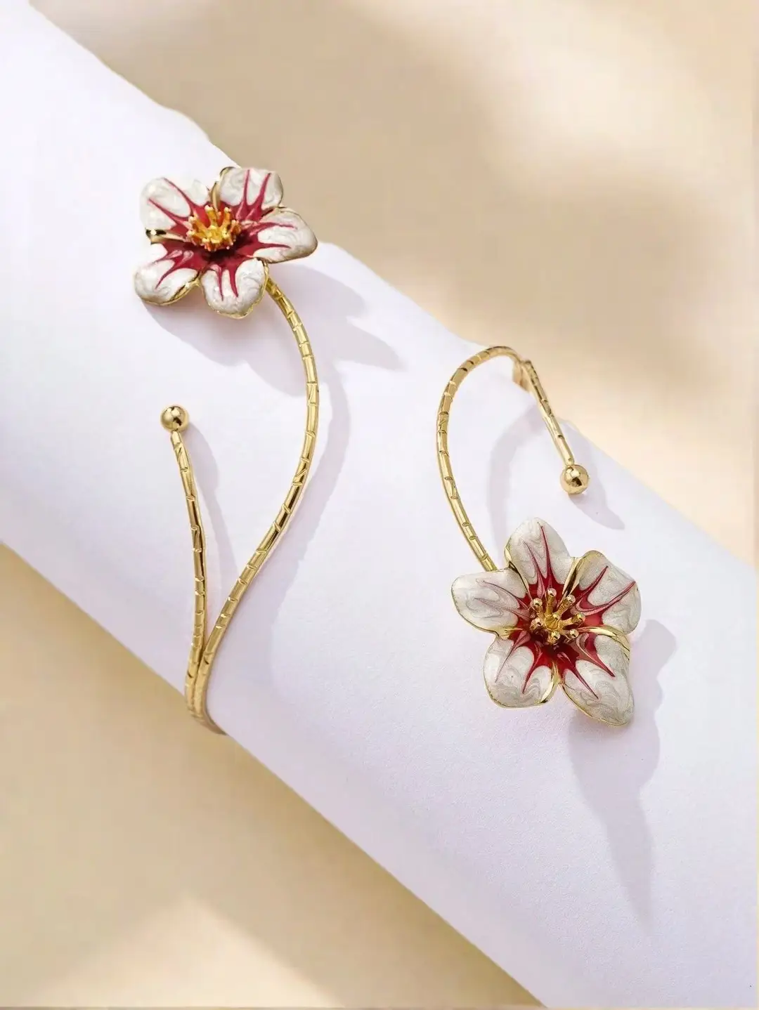 Metal Oil-Drip Floral Arm Bracelet, Adjustable Open Arm Ring, Elegant and Unique Accessory for Women — feature 5
