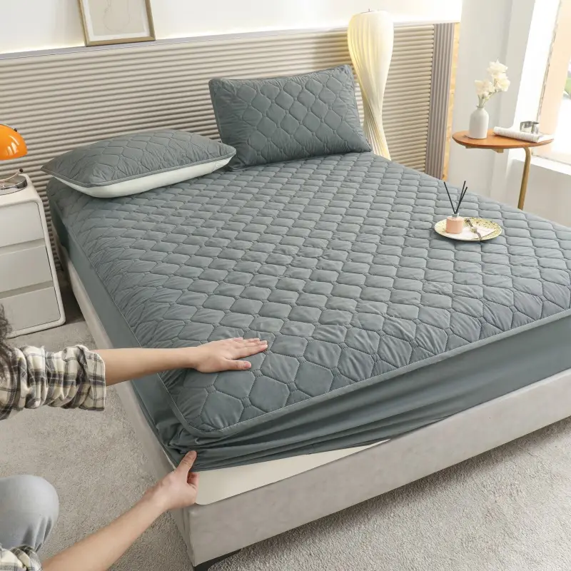 Waterproof and Urine-Proof Quilted Mattress Protector with Elastic Band for Hotel Use