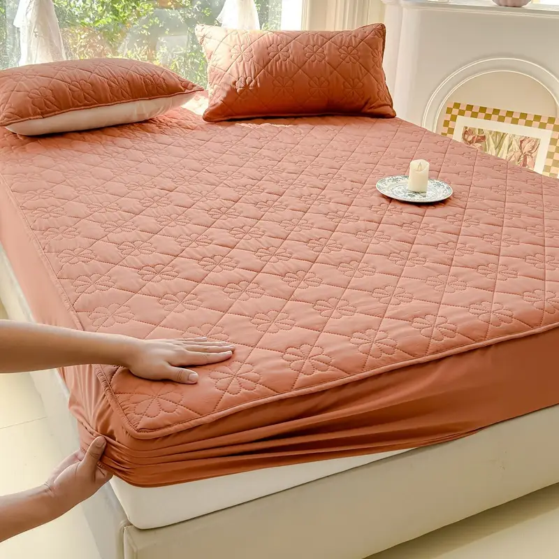 Waterproof and Urine-Proof Quilted Mattress Protector with Elastic Band for Hotel Use