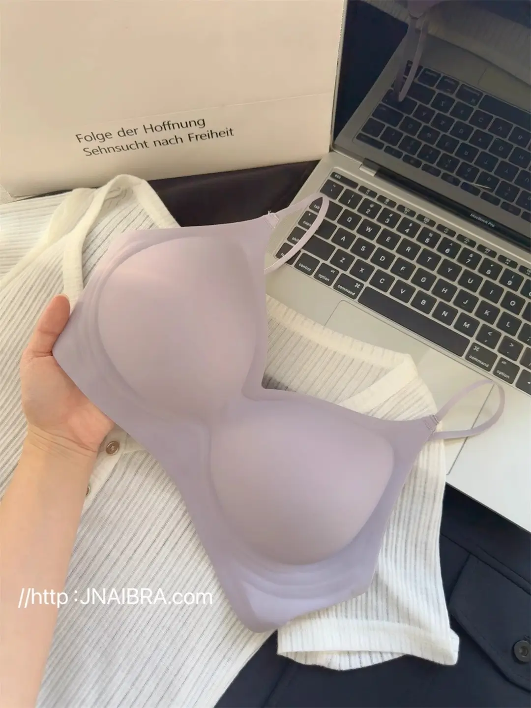Seamless Underwear for Women with Small Busts, Soft Support, Jelly-Like Padding for a Fuller Look, Slimming Waist Effect, Fixed Palm Cups, Wireless Bra — feature 5