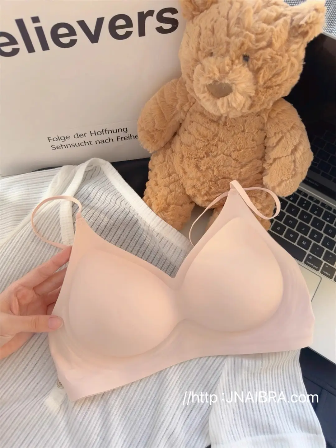 Seamless Underwear for Women with Small Busts, Soft Support, Jelly-Like Padding for a Fuller Look, Slimming Waist Effect, Fixed Palm Cups, Wireless Bra — feature 8