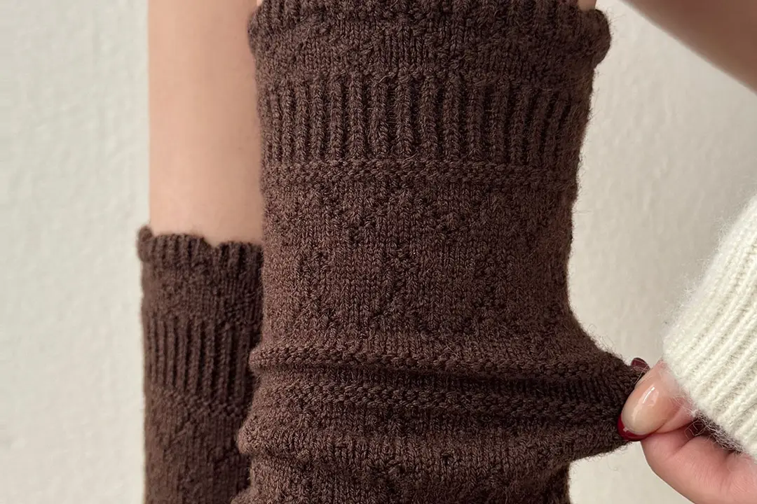 Milky White Socks for Women, Autumn and Winter Style, Mid-Calf Socks, Thickened and Warm Wool Socks, Suitable for Winter Wear with Birkenstock Shoes, Lace Ruffle Socks — feature 10