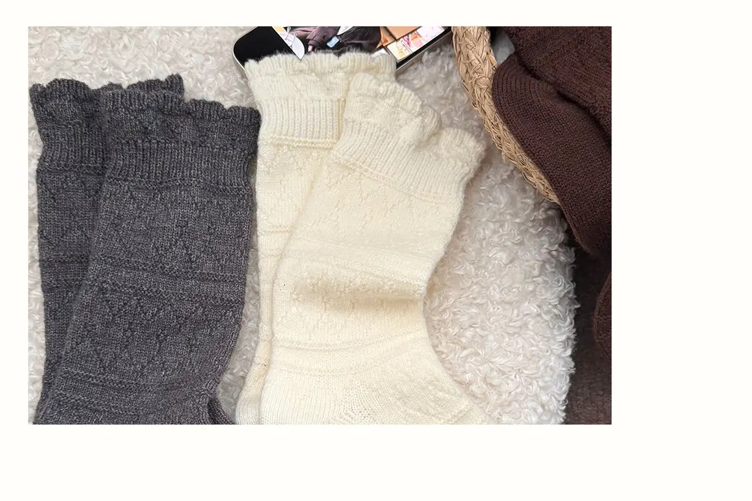Milky White Socks for Women, Autumn and Winter Style, Mid-Calf Socks, Thickened and Warm Wool Socks, Suitable for Winter Wear with Birkenstock Shoes, Lace Ruffle Socks — feature 17