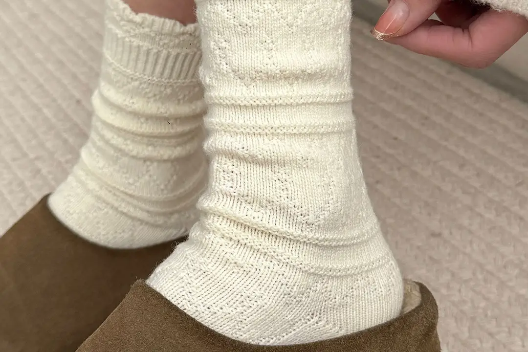 Milky White Socks for Women, Autumn and Winter Style, Mid-Calf Socks, Thickened and Warm Wool Socks, Suitable for Winter Wear with Birkenstock Shoes, Lace Ruffle Socks — feature 19