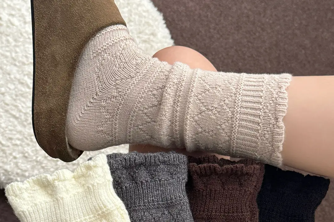 Milky White Socks for Women, Autumn and Winter Style, Mid-Calf Socks, Thickened and Warm Wool Socks, Suitable for Winter Wear with Birkenstock Shoes, Lace Ruffle Socks — feature 3