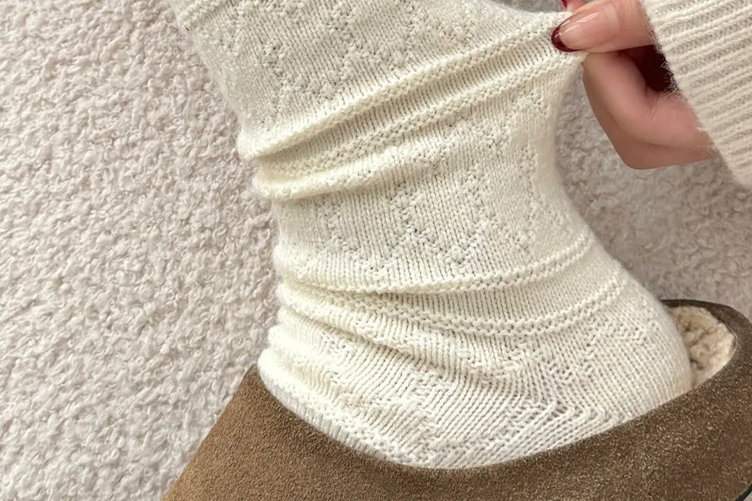 Milky White Socks for Women, Autumn and Winter Style, Mid-Calf Socks, Thickened and Warm Wool Socks, Suitable for Winter Wear with Birkenstock Shoes, Lace Ruffle Socks — feature 8