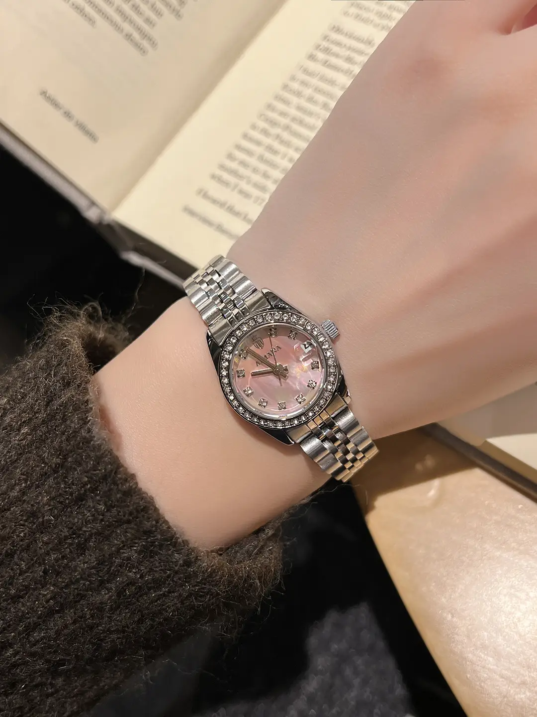 Aimana Brand Small Dial Watch for Women, Waterproof Zircon Quartz Watch, Niche Luxury Waterproof Solid Stainless Steel Women's Watch — feature 11