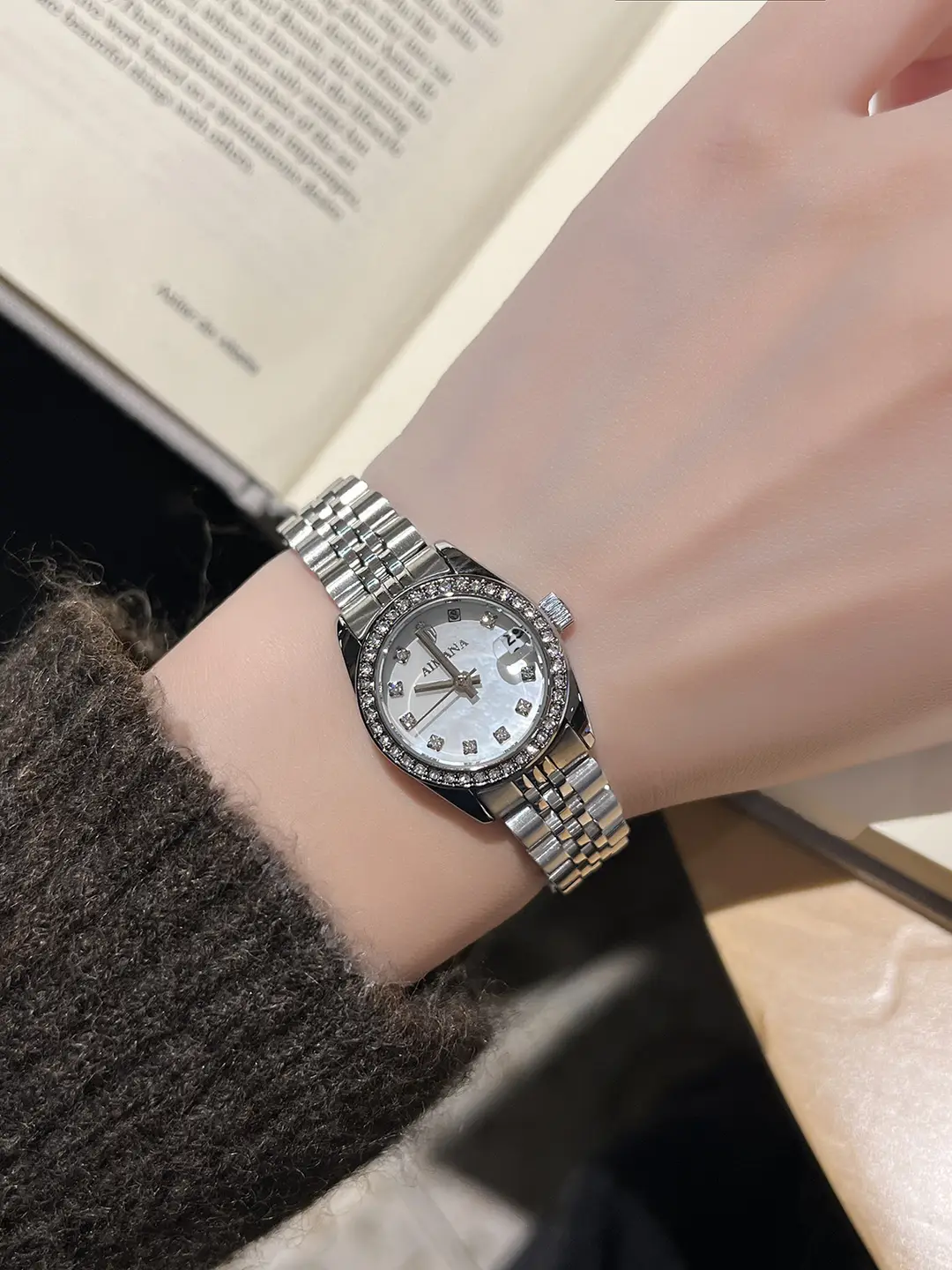Aimana Brand Small Dial Watch for Women, Waterproof Zircon Quartz Watch, Niche Luxury Waterproof Solid Stainless Steel Women's Watch — feature 13