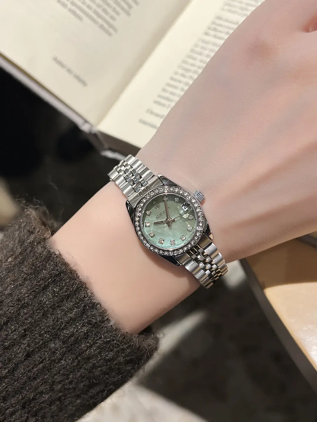 Aimana Brand Small Dial Watch for Women, Waterproof Zircon Quartz Watch, Niche Luxury Waterproof Solid Stainless Steel Women's Watch — feature 15