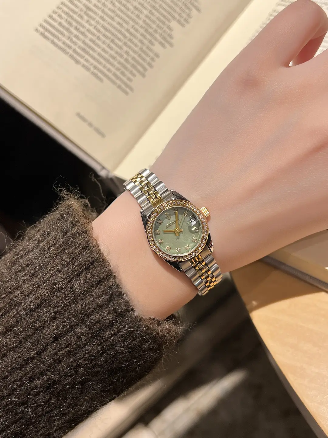 Aimana Brand Small Dial Watch for Women, Waterproof Zircon Quartz Watch, Niche Luxury Waterproof Solid Stainless Steel Women's Watch — feature 16