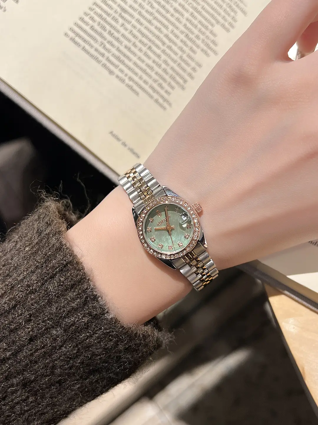 Aimana Brand Small Dial Watch for Women, Waterproof Zircon Quartz Watch, Niche Luxury Waterproof Solid Stainless Steel Women's Watch — feature 17