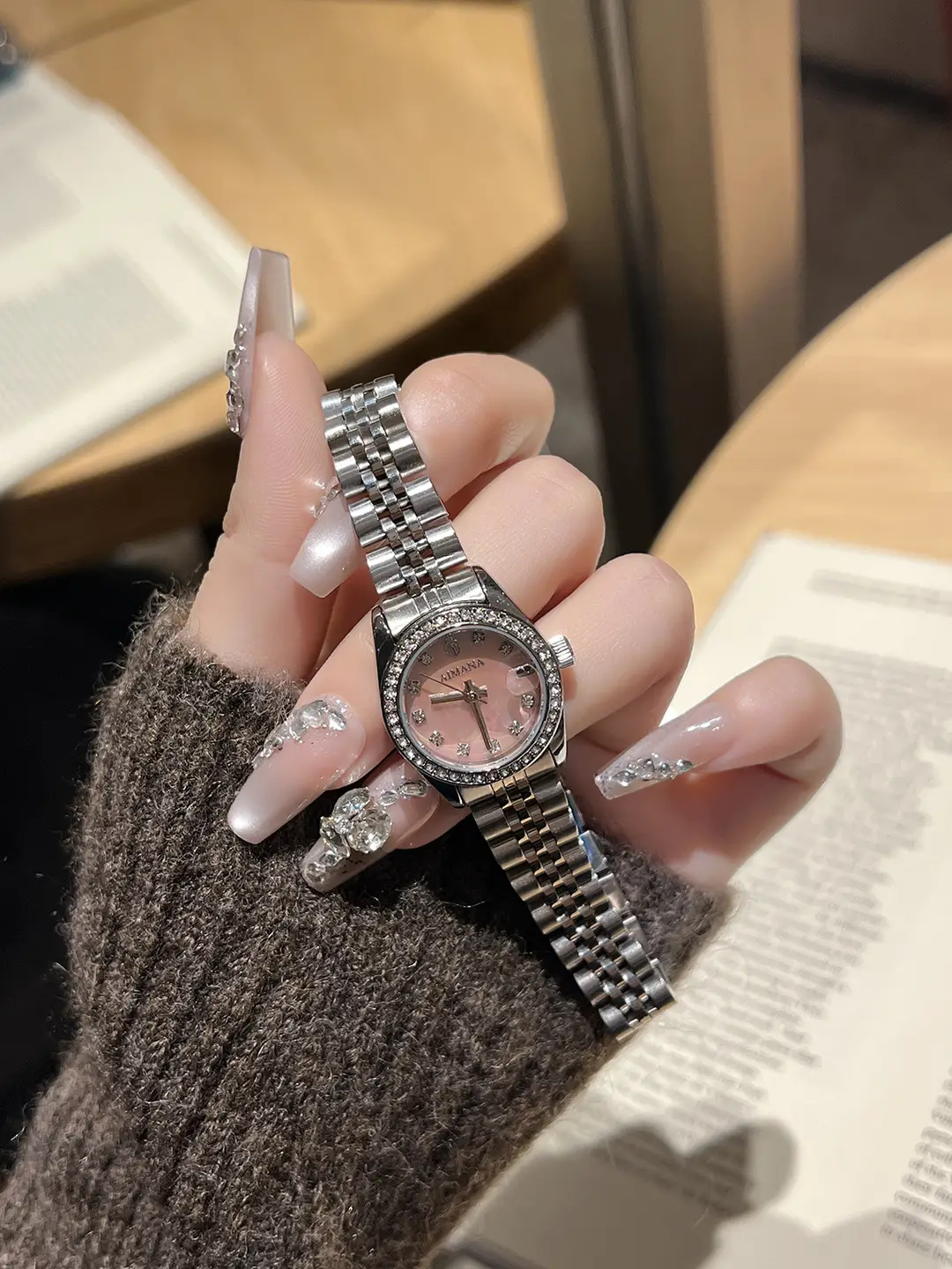 Aimana Brand Small Dial Watch for Women, Waterproof Zircon Quartz Watch, Niche Luxury Waterproof Solid Stainless Steel Women's Watch — feature 2