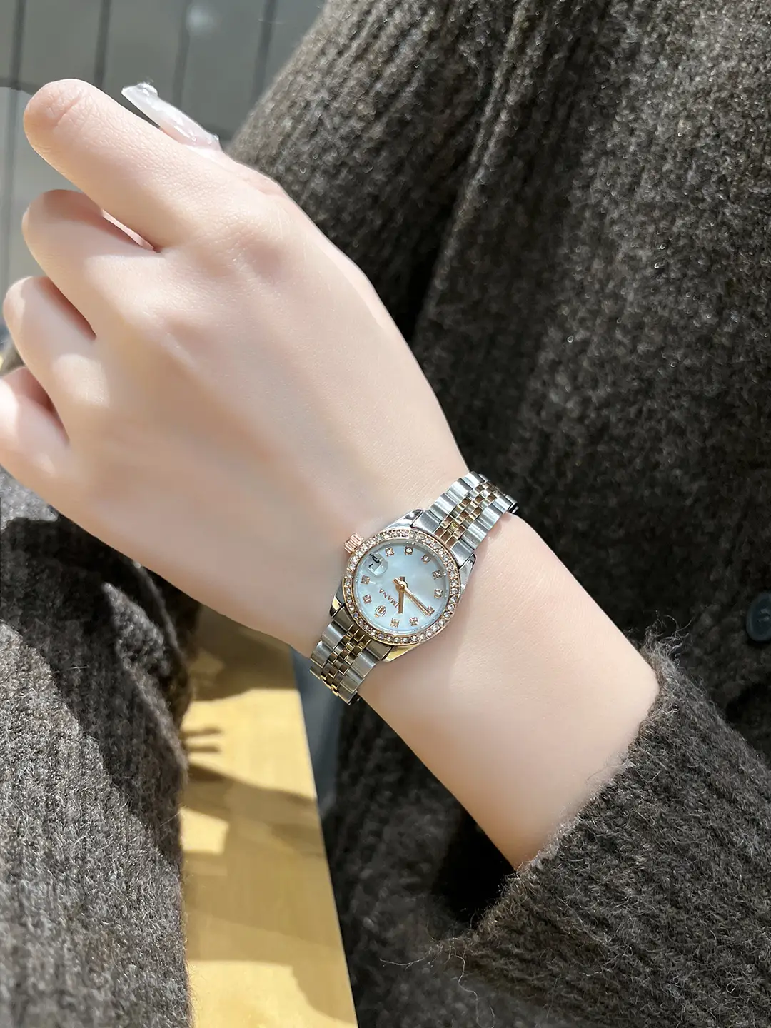 Aimana Brand Small Dial Watch for Women, Waterproof Zircon Quartz Watch, Niche Luxury Waterproof Solid Stainless Steel Women's Watch — feature 26