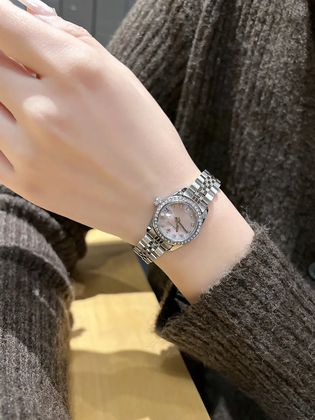 Aimana Brand Small Dial Watch for Women, Waterproof Zircon Quartz Watch, Niche Luxury Waterproof Solid Stainless Steel Women's Watch — feature 30