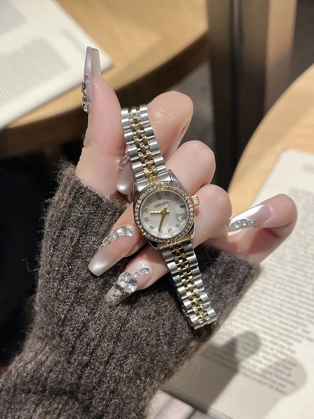 Aimana Brand Small Dial Watch for Women, Waterproof Zircon Quartz Watch, Niche Luxury Waterproof Solid Stainless Steel Women's Watch — feature 4