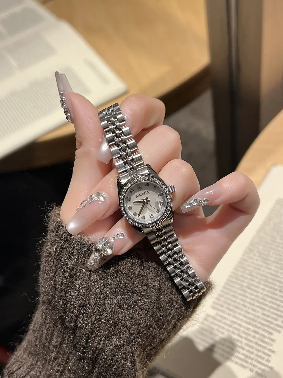 Aimana Brand Small Dial Watch for Women, Waterproof Zircon Quartz Watch, Niche Luxury Waterproof Solid Stainless Steel Women's Watch — feature 6
