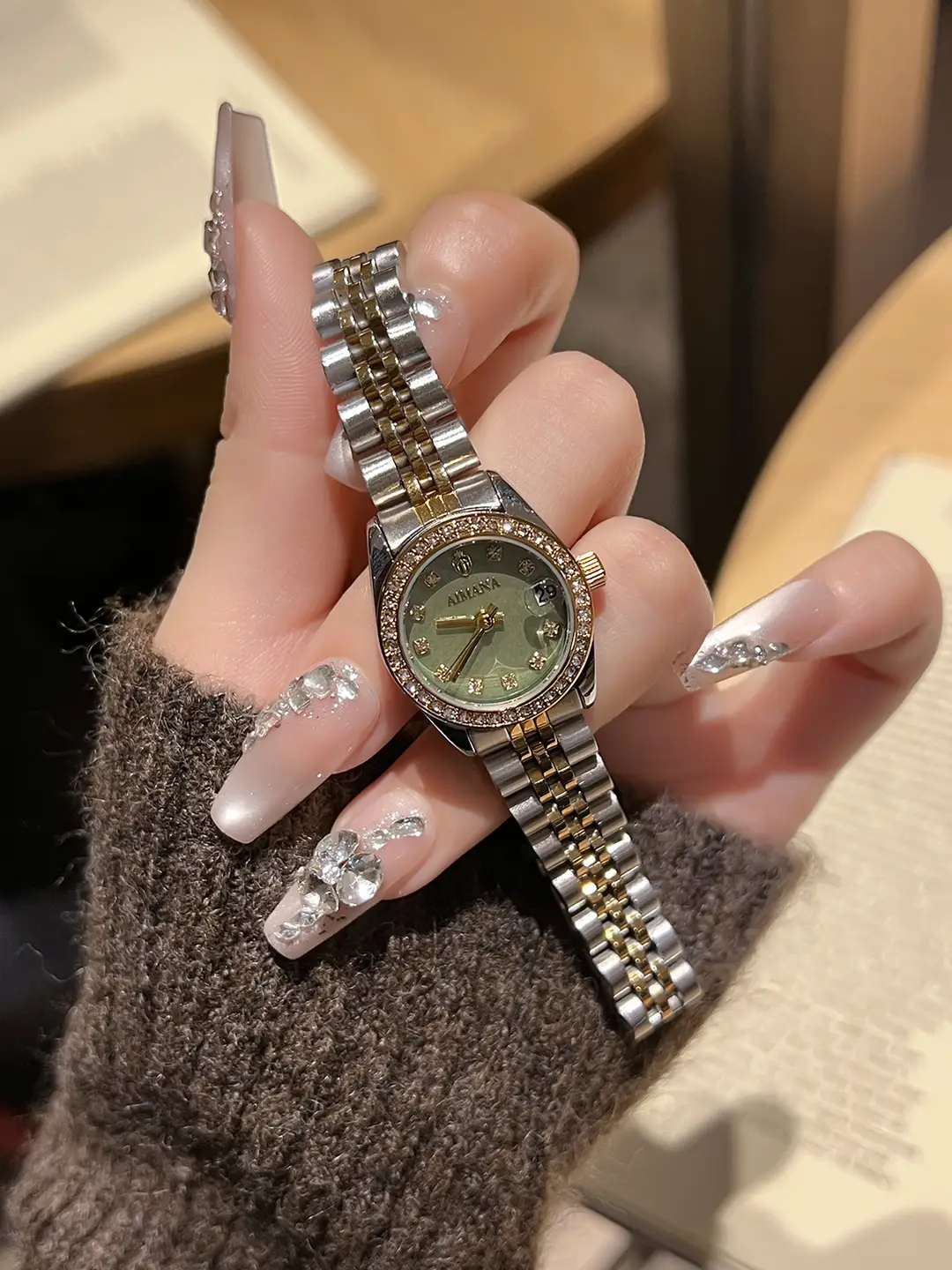 Aimana Brand Small Dial Watch for Women, Waterproof Zircon Quartz Watch, Niche Luxury Waterproof Solid Stainless Steel Women's Watch — feature 7