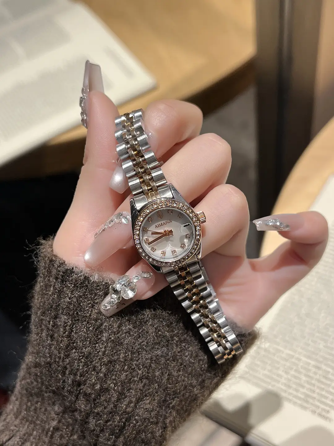 Aimana Brand Small Dial Watch for Women, Waterproof Zircon Quartz Watch, Niche Luxury Waterproof Solid Stainless Steel Women's Watch — feature 8