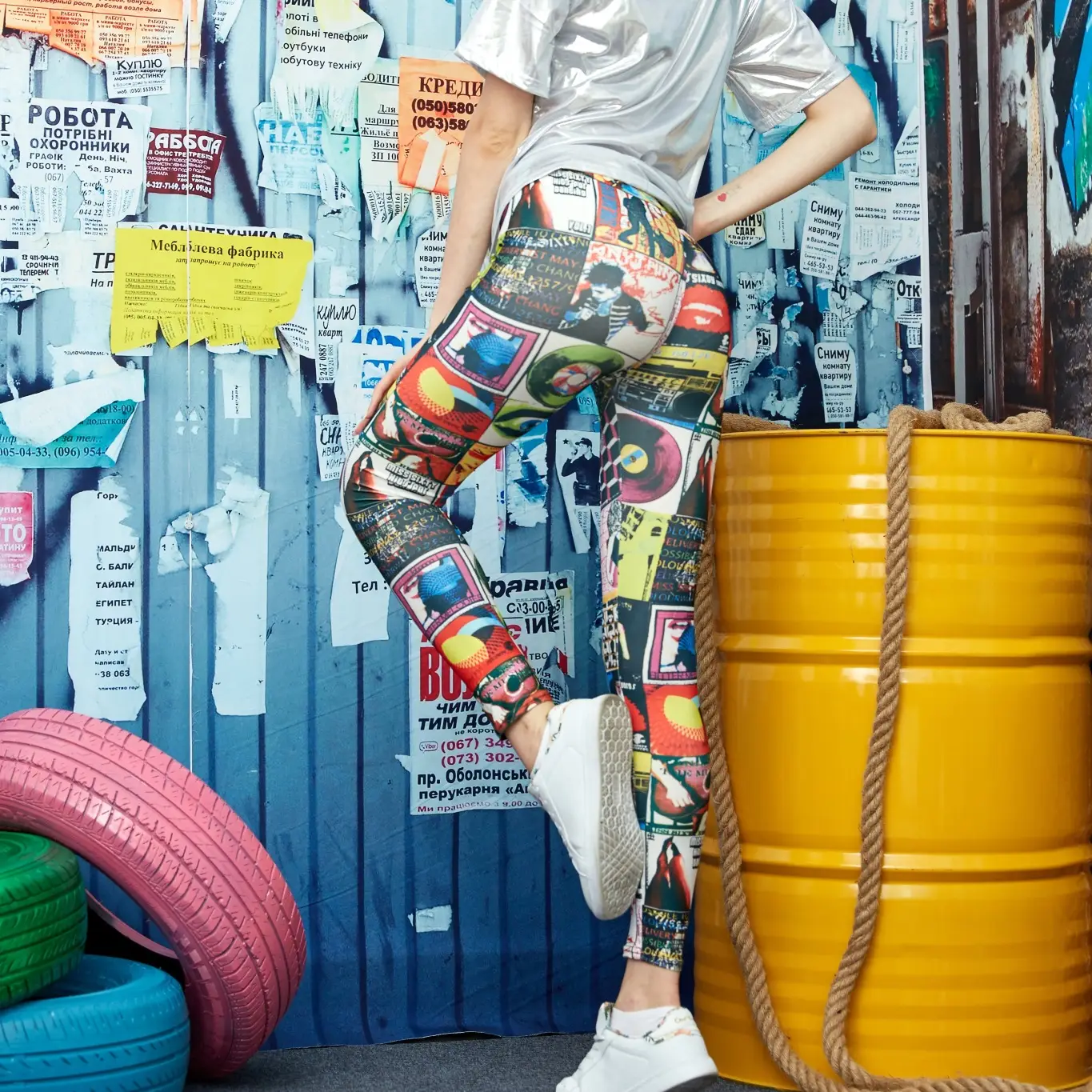 9269 Photo Wall Big-Eyed Guitar Girl Print Cropped Pants Foreign Trade Leggings Wholesale Bare Legs - Image 2