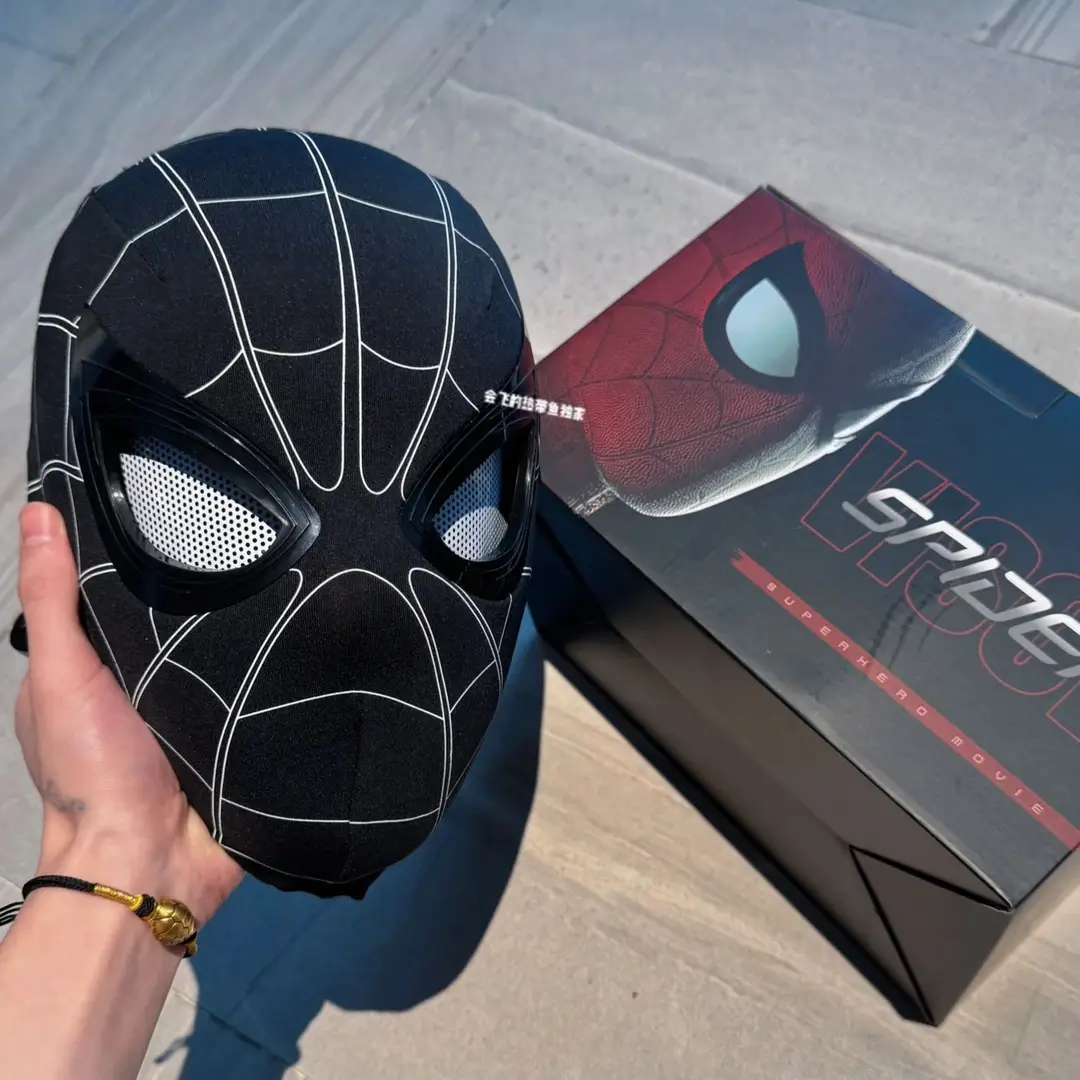 Headgear with Movable Eyes, Electric Fully Automatic Remote Control Blinking Light-Up Helmet Mask, Children's Toy
