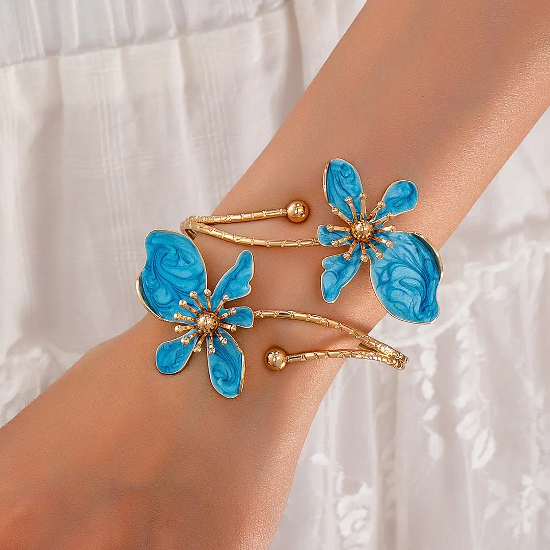 European and American Cross-Border Elegant and Simple Design, Fresh and Sweet Gold Enamel Craftsmanship Flower-Shaped Open Bracelet — feature 1