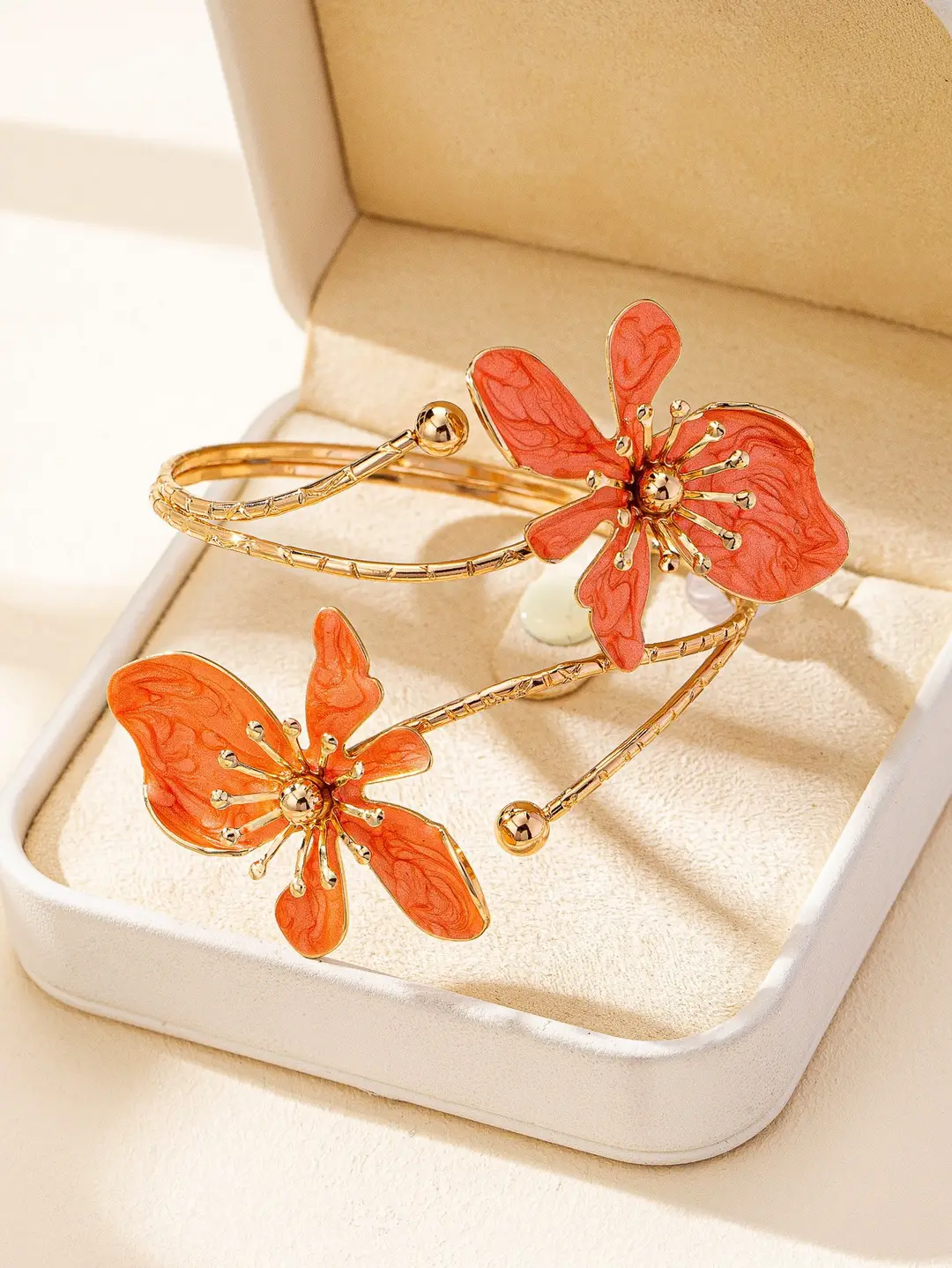 European and American Cross-Border Elegant and Simple Design, Fresh and Sweet Gold Enamel Craftsmanship Flower-Shaped Open Bracelet — feature 5