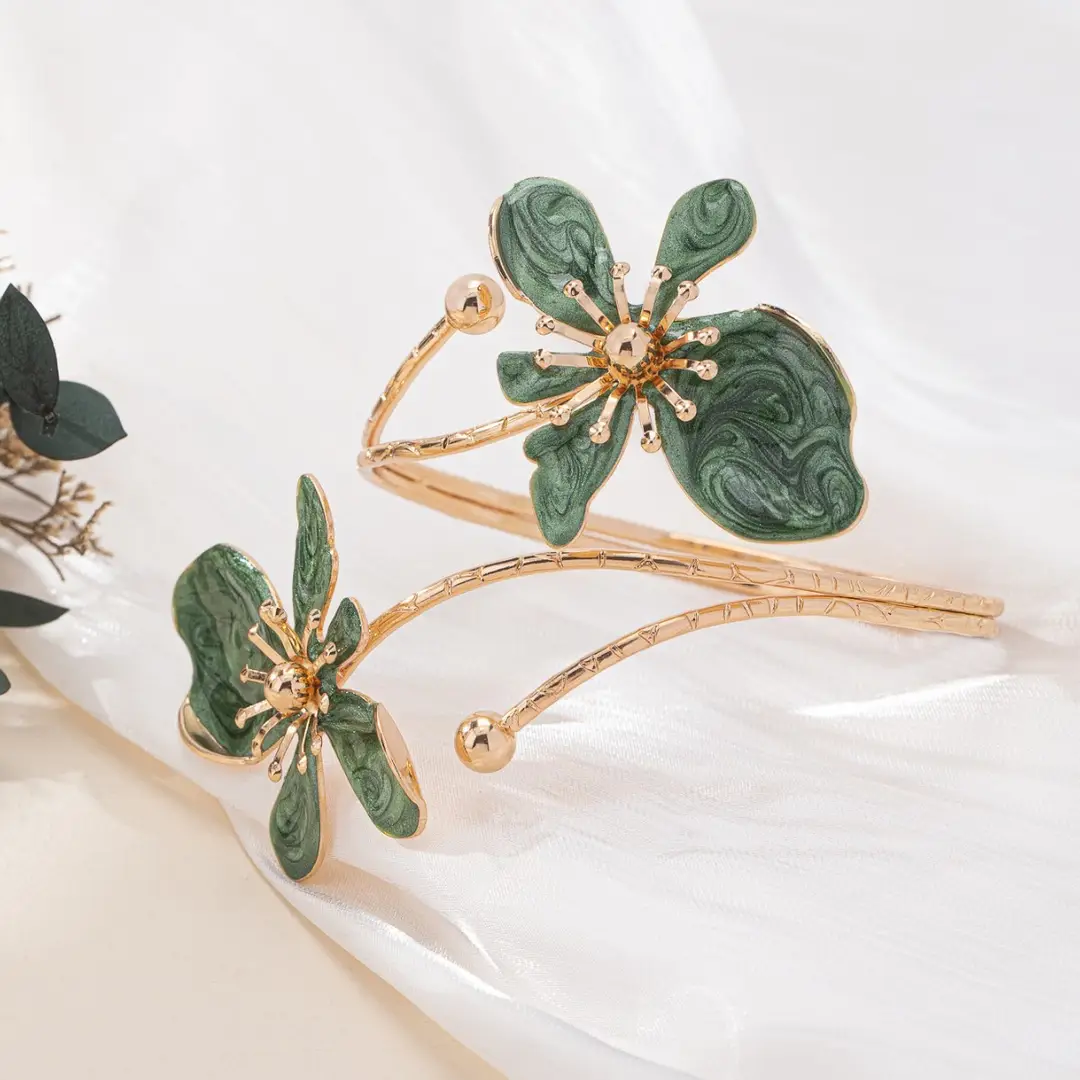 European and American Cross-Border Elegant and Simple Design, Fresh and Sweet Gold Enamel Craftsmanship Flower-Shaped Open Bracelet