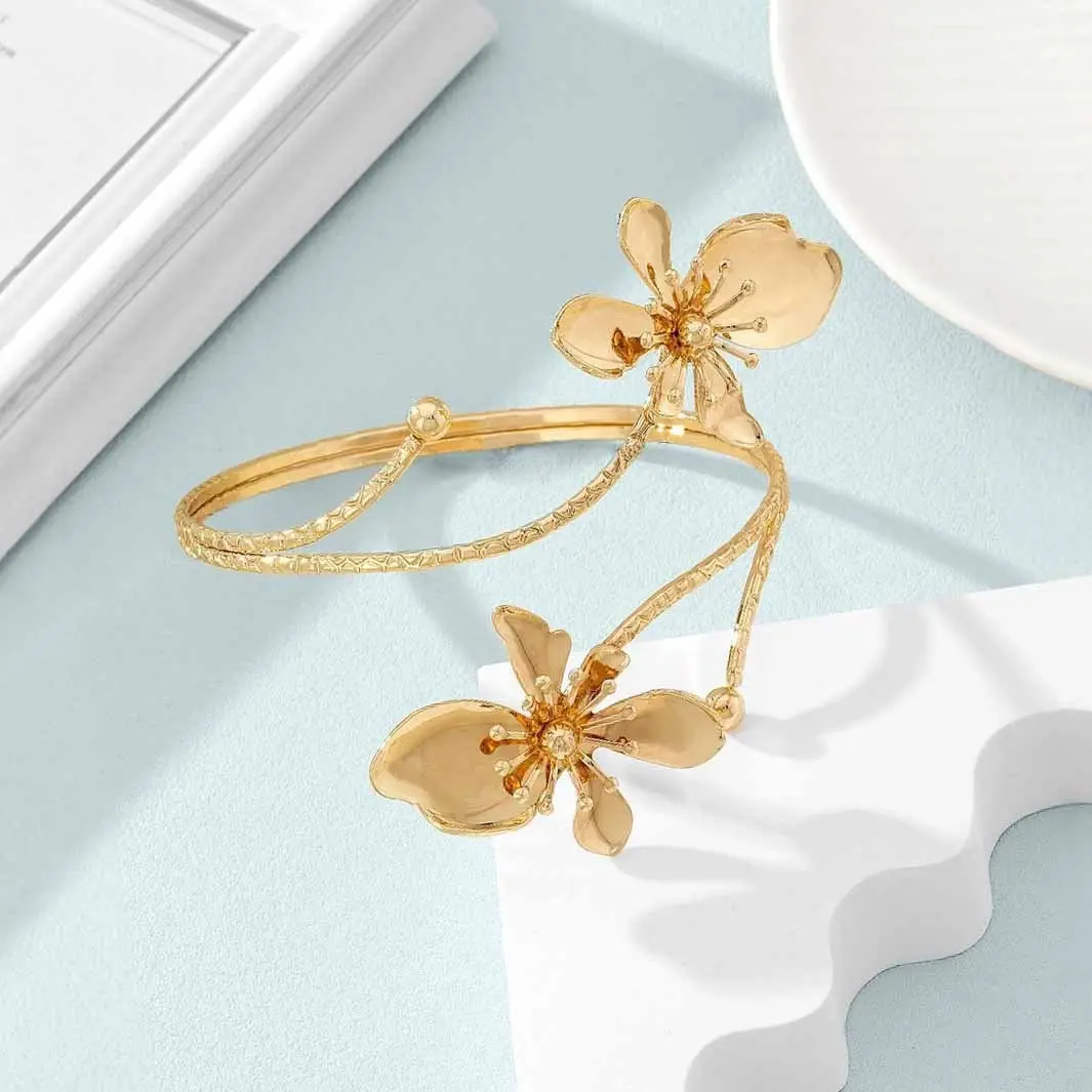 European and American Cross-Border Elegant and Simple Design, Fresh and Sweet Gold Enamel Craftsmanship Flower-Shaped Open Bracelet