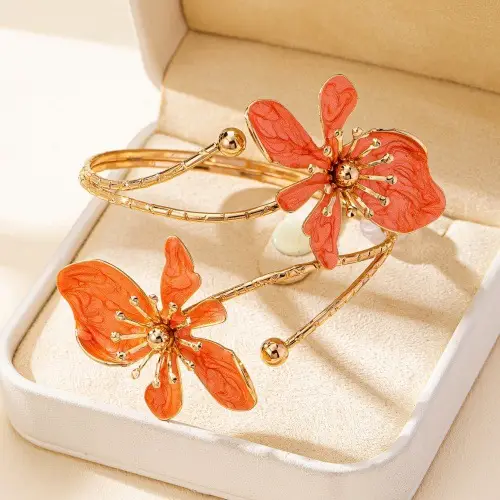 European and American Cross-Border Elegant and Simple Design, Fresh and Sweet Gold Enamel Craftsmanship Flower-Shaped Open Bracelet