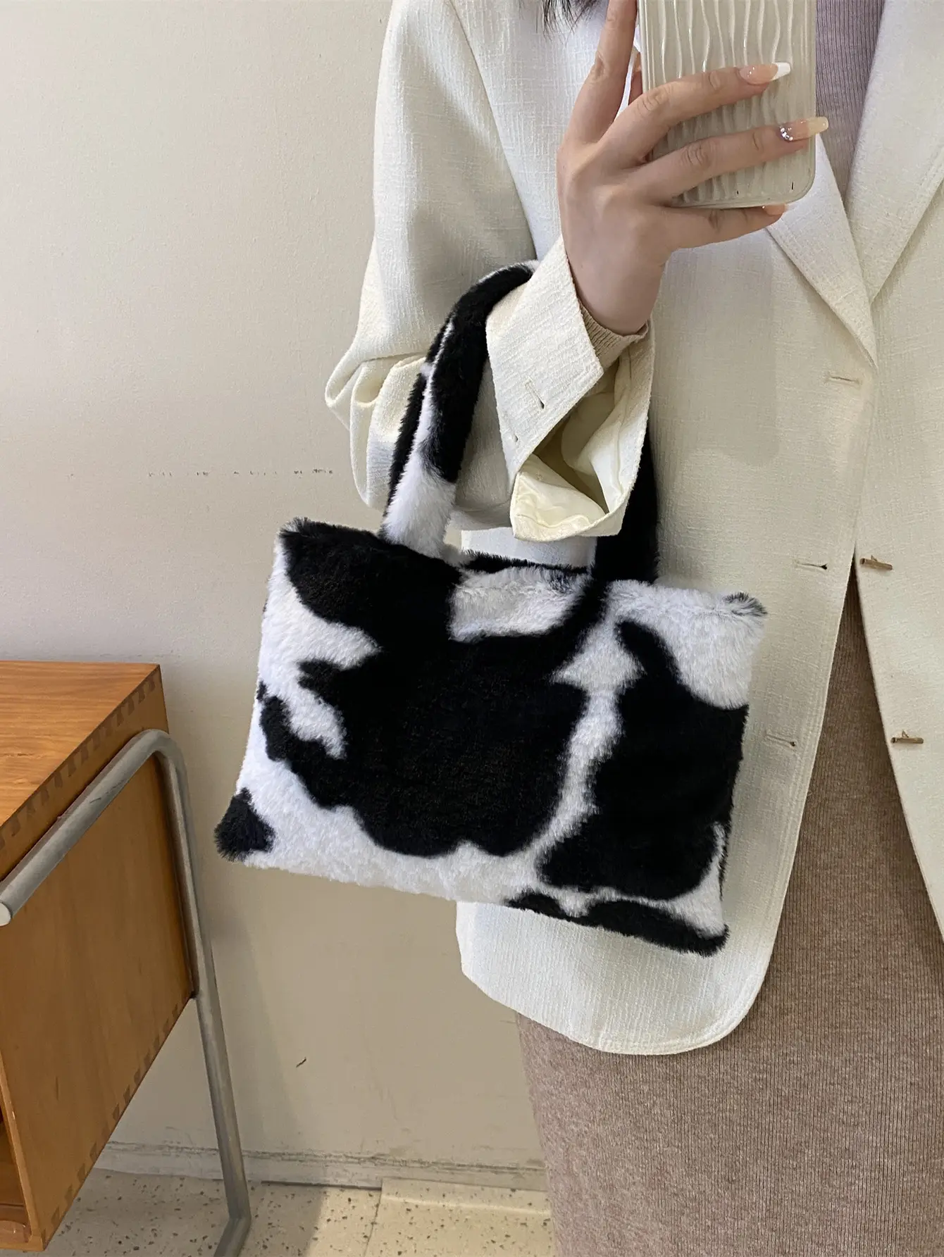 Cross-Border Bags Fashion Furry Handbags 2026 Foreign Trade Versatile Stylish Plush Women's Bags Trendy Cute Ladies' Bags - Image 8
