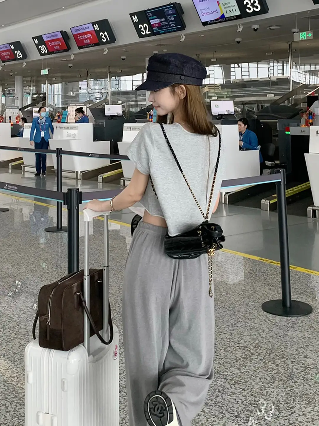 Short Hemmed T-Shirt for Women, Summer Simple Basic Style, Round Neck, Regular Shoulder, Short Sleeves, Slim-Fit Casual Top — feature 13