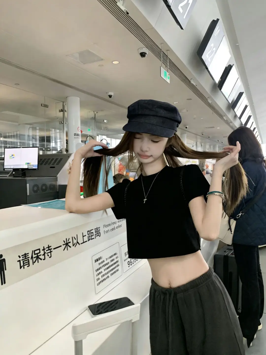Short Hemmed T-Shirt for Women, Summer Simple Basic Style, Round Neck, Regular Shoulder, Short Sleeves, Slim-Fit Casual Top — feature 15