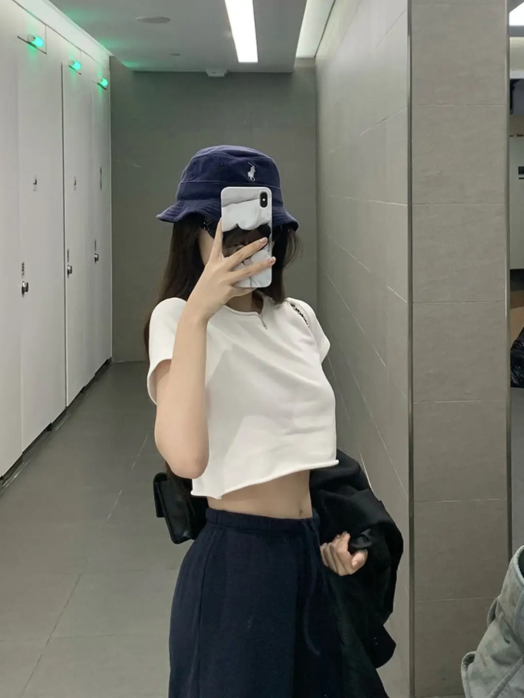 Short Hemmed T-Shirt for Women, Summer Simple Basic Style, Round Neck, Regular Shoulder, Short Sleeves, Slim-Fit Casual Top — feature 7