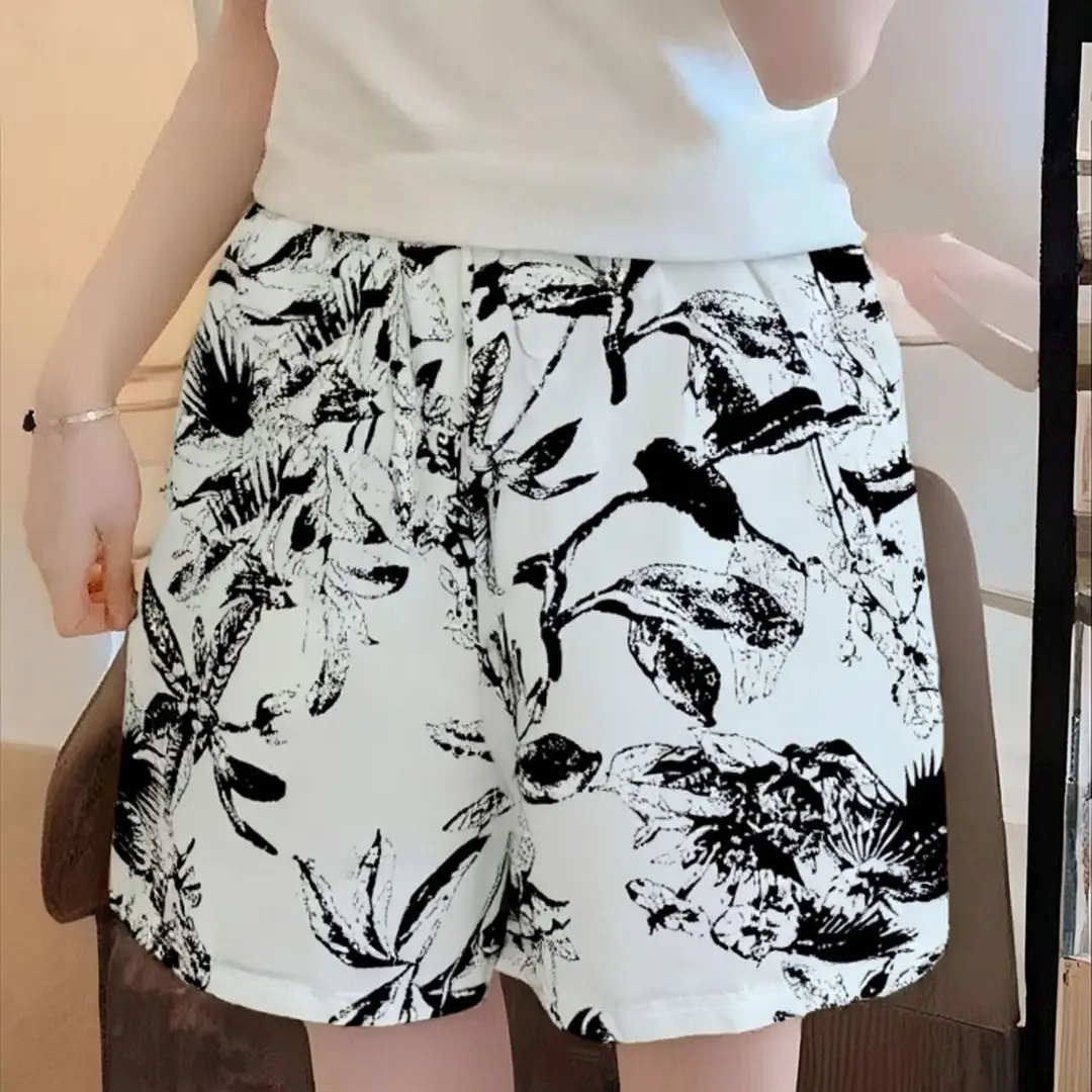 2026 New Large Size Thin Pajama Shorts Wide-Leg Slimming Plaid Summer Loose Casual Home Casual Pants for Women — feature 4