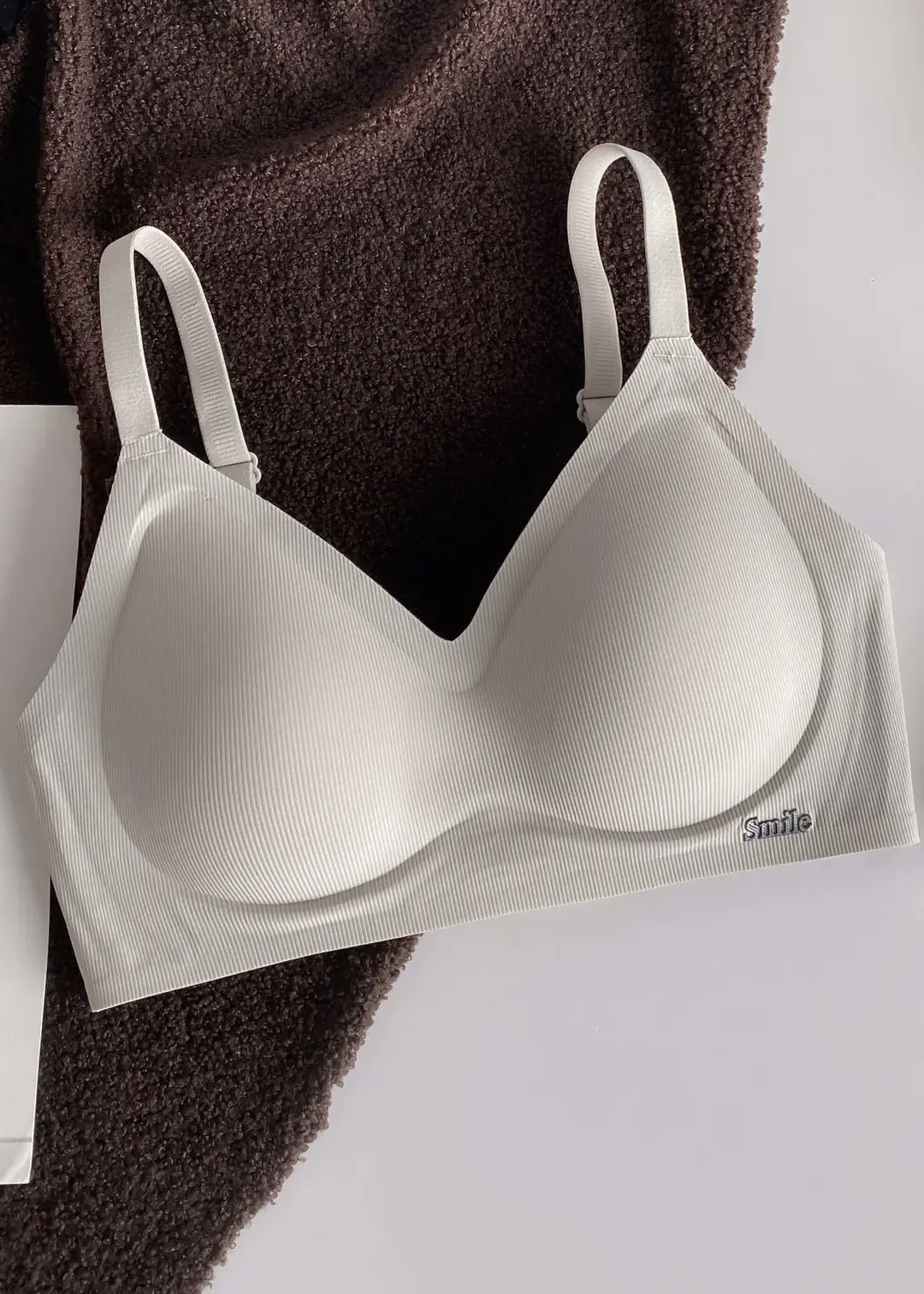 Pure Desire Seamless Nude Feel Underwear for Women, Jelly Soft Support, Side Breast Adjustment, Wireless Ultra-Thin Bra — feature 9