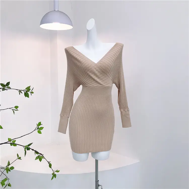 8146 Pink Bodycon Dress for Autumn and Winter, Pure and Sexy V-Neck Cross-Back Batwing Sleeve Waist-Cinching Inner Dress