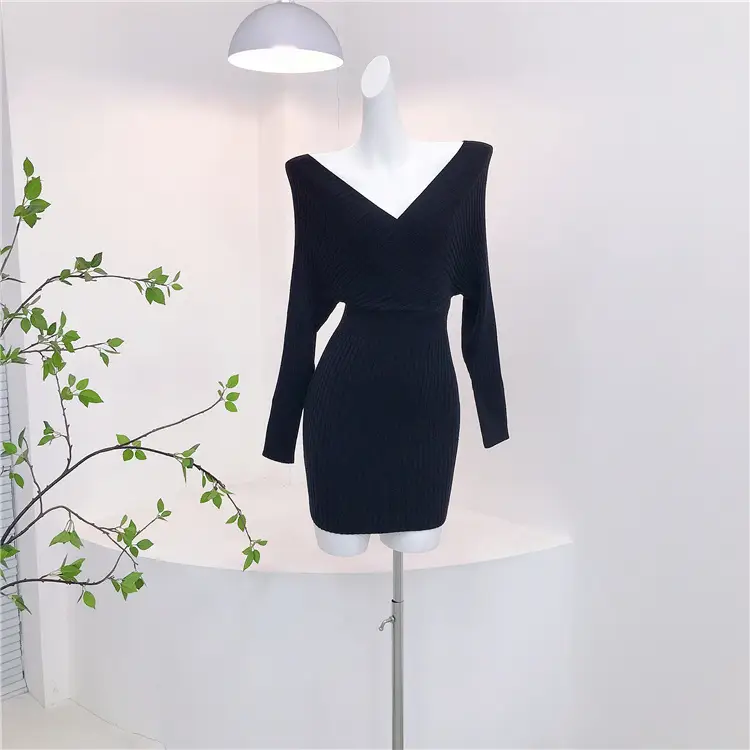 8146 Pink Bodycon Dress for Autumn and Winter, Pure and Sexy V-Neck Cross-Back Batwing Sleeve Waist-Cinching Inner Dress