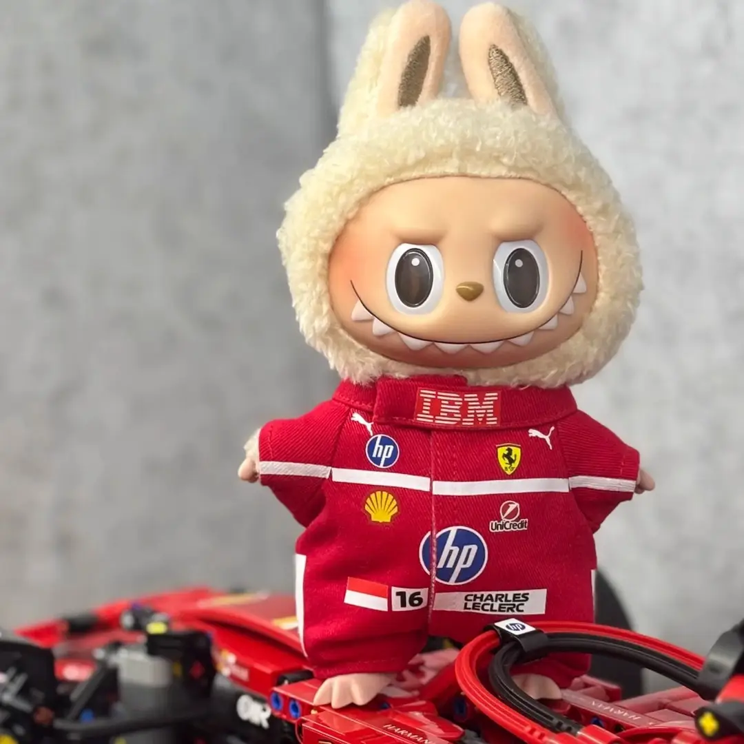 First, Second, and Third Generation Labubu Doll Clothes Racing Suit F1 Mclaren New Season 17cm Labubu Clothes and Hats Wholesale