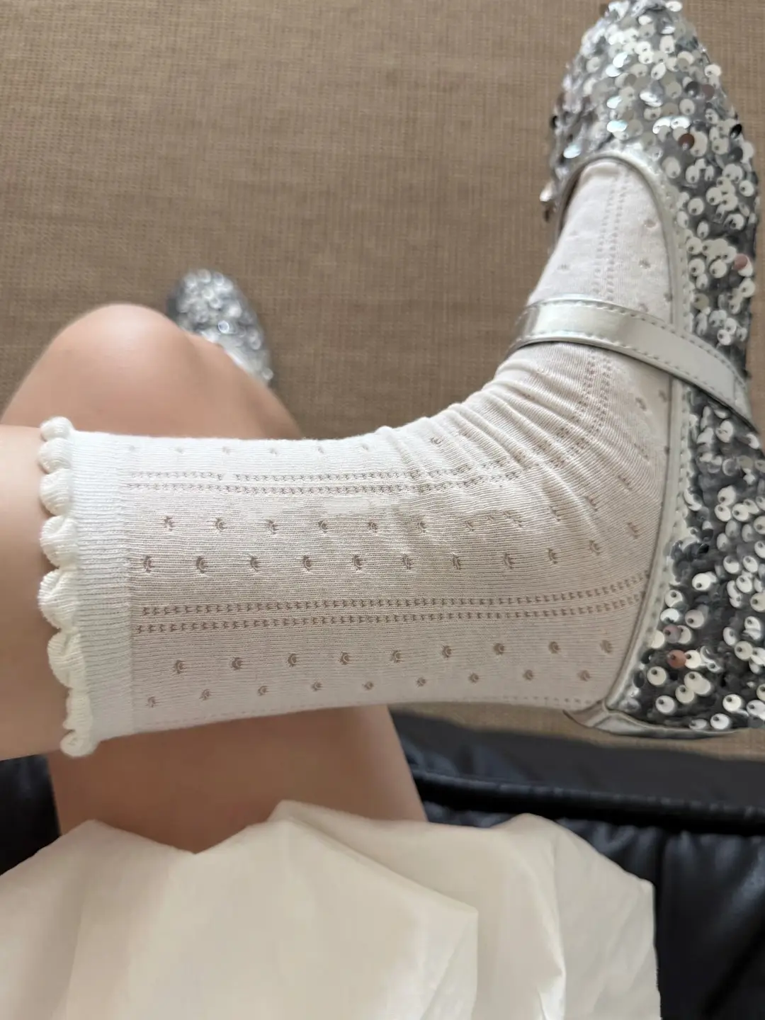 Trendy Heart-Shaped Hollow-Out Women's Socks, New Spring/Summer Style, Solid Color Lace Splicing, Mesh Breathable Mid-Calf Socks — feature 4