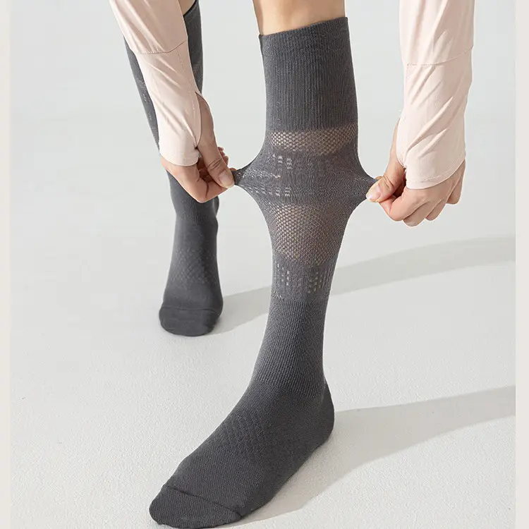 Cloud Sensation Circle Pressure Sports Socks for Women, Thin Mesh Calf Socks for Spring and Summer, Suitable for Fitness, Running, Yoga, and Badminton
