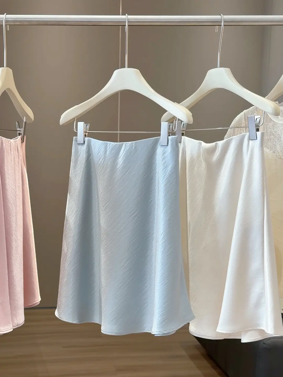 Elegant Satin Acetate Skirt for Women, Summer 2026, High-Waisted, Slimming, Drapey A-Line, Hip-Hugging Short Fishtail Skirt