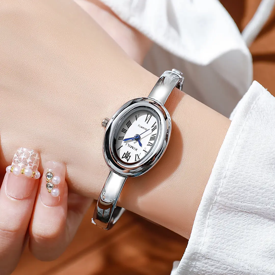 Hot-Selling Foreign Trade Roman Oval Women's Watch, Bathtub Bracelet, High-End Chanel-Style Trendy Quartz Watch